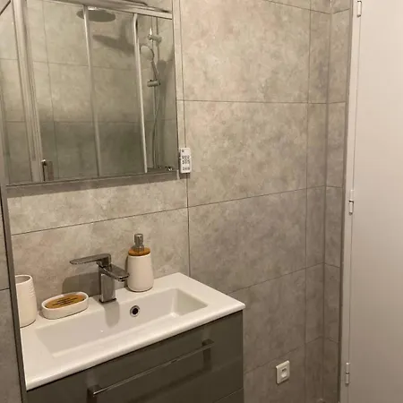 Glamorous For Pleasant Vacations 아파트 *